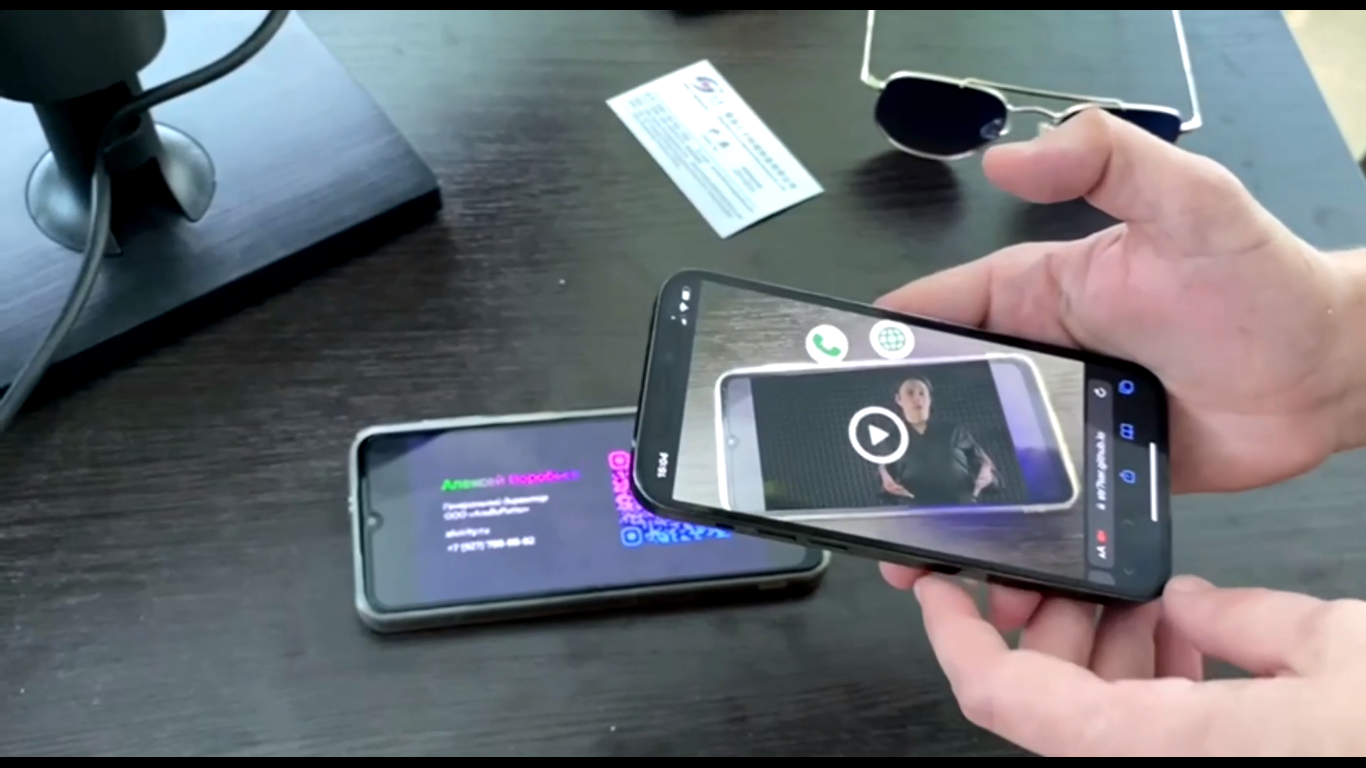 We have implemented a business card in augmented reality.